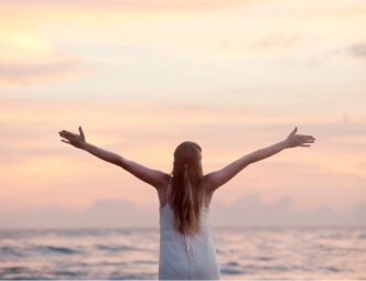 Young woman at the ocean