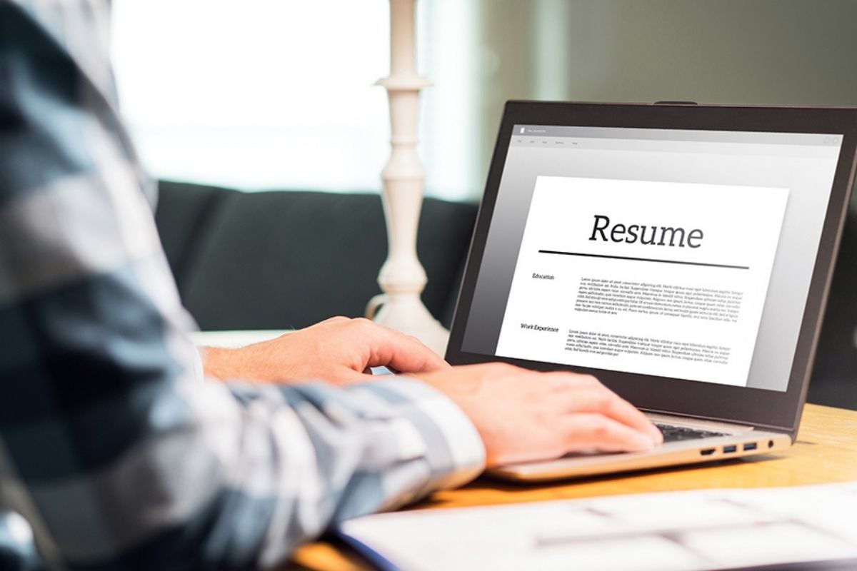 male sitting at computer with resume on the screen